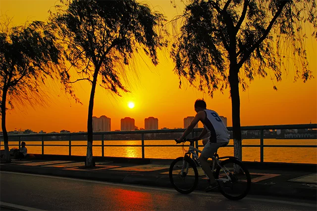 Breezy Shores and Ancient Pagodas: The Ultimate Guide to a West Lake E-Bike Tour Hanoi